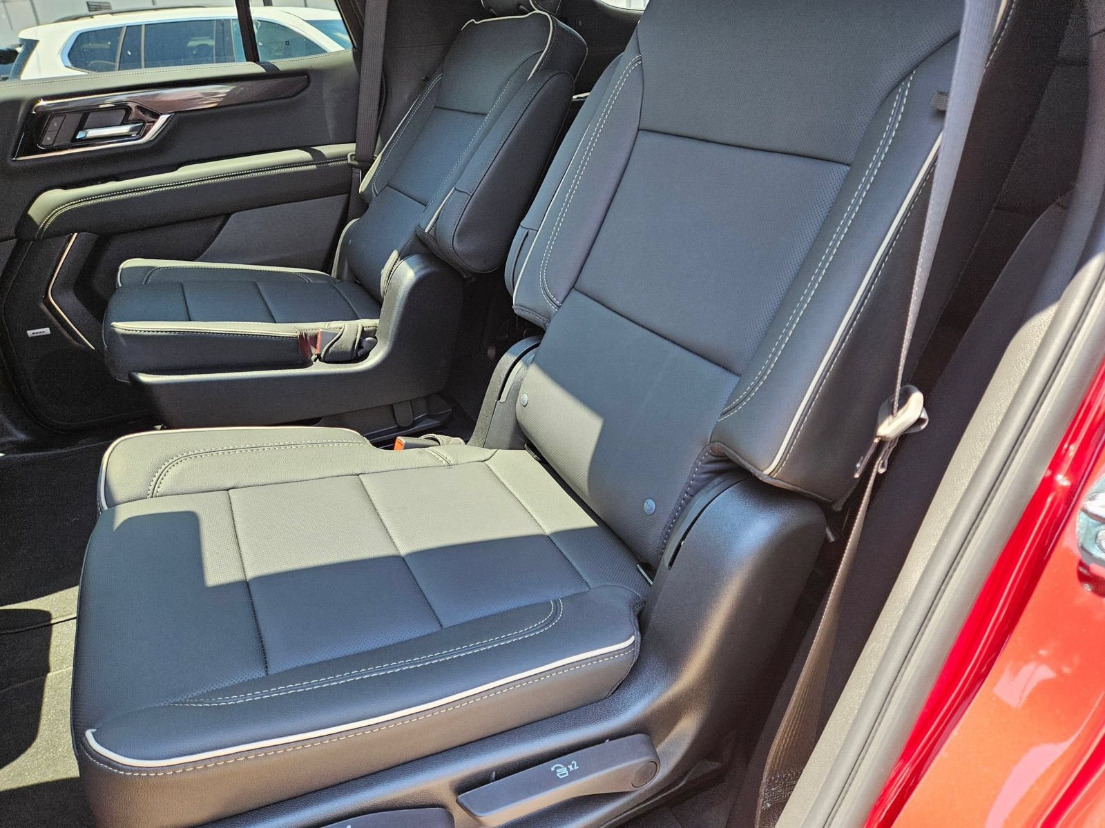 New 2026 GMC Yukon Elevation w/ Elevation Premium Package AWD/4WD image 28