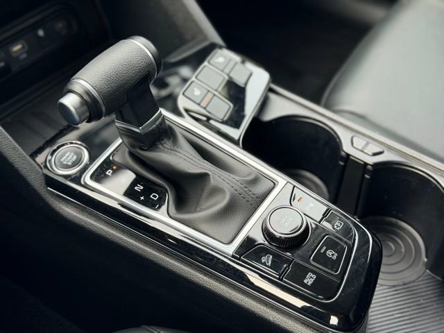 Used 2025 Kia Sportage EX image 18