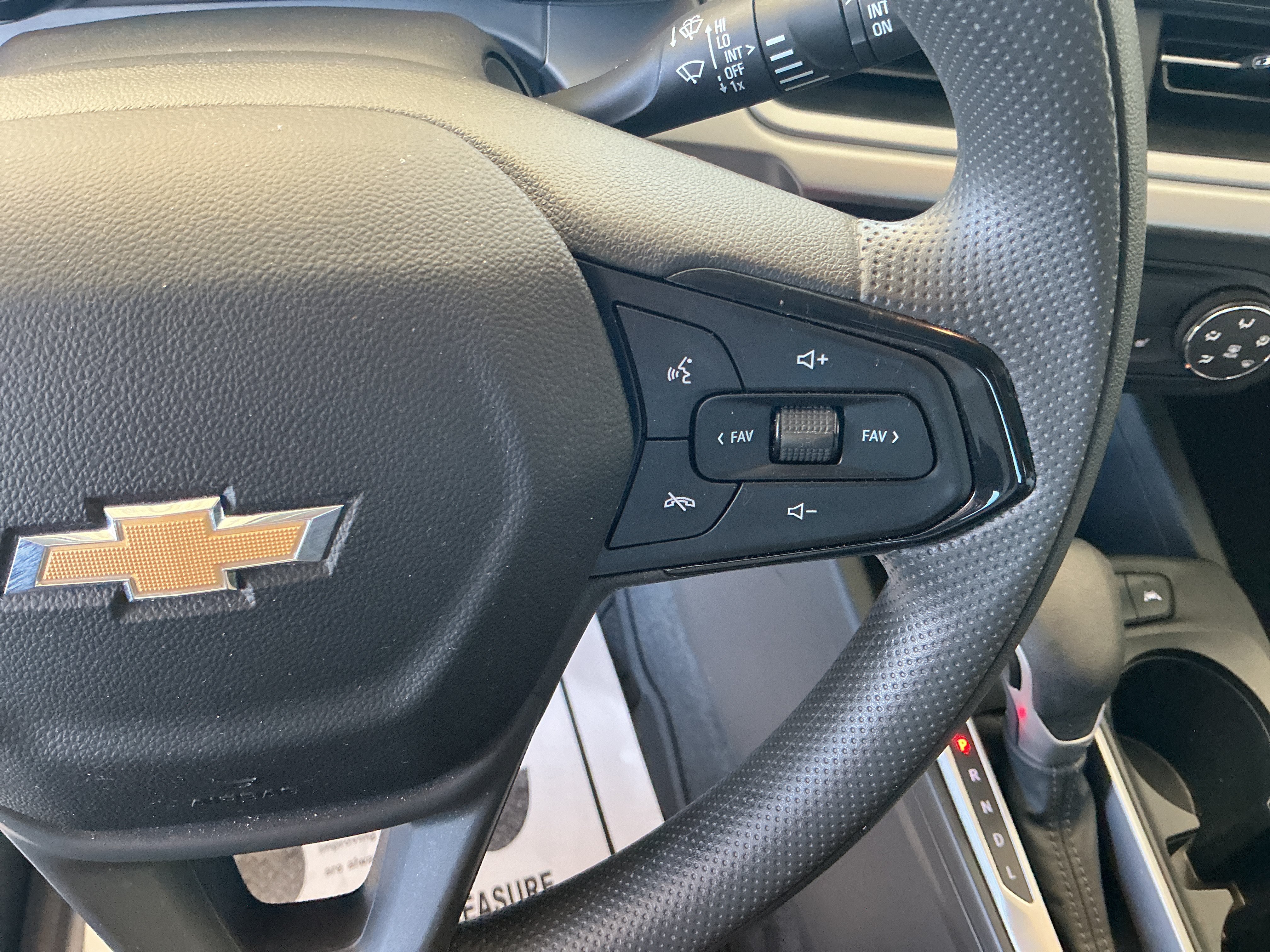 Used 2025 Chevrolet Trax LS w/ LS Convenience Package FWD image 20