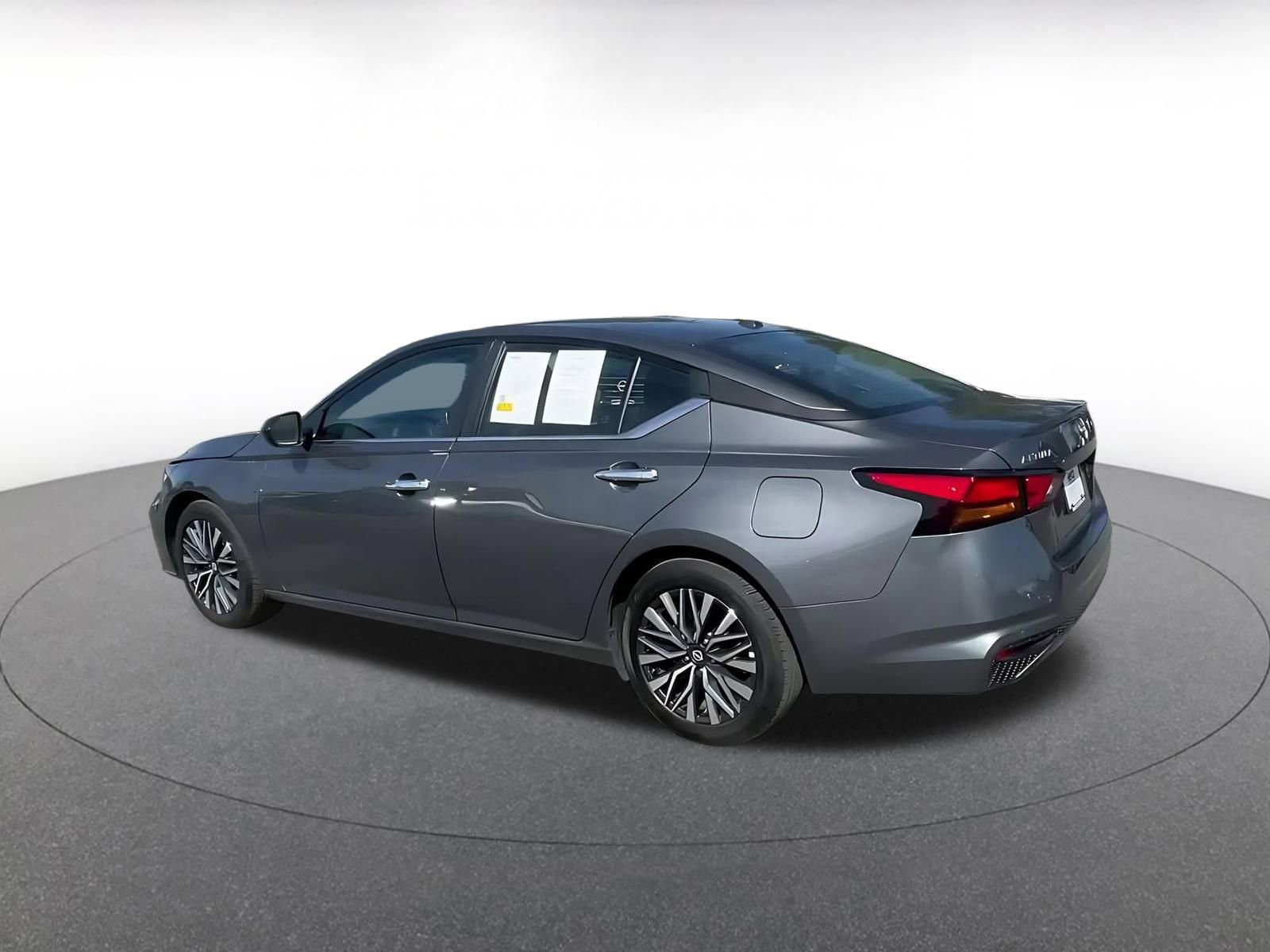 Used 2025 Nissan Altima 2.5 SV image 10