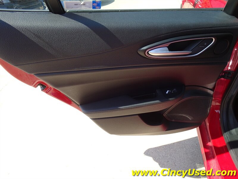 Used 2017 Alfa Romeo Giulia AWD image 28