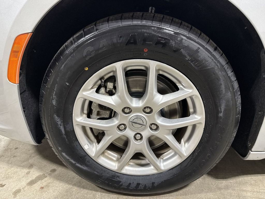 Used 2024 Chrysler Pacifica Touring-L image 26