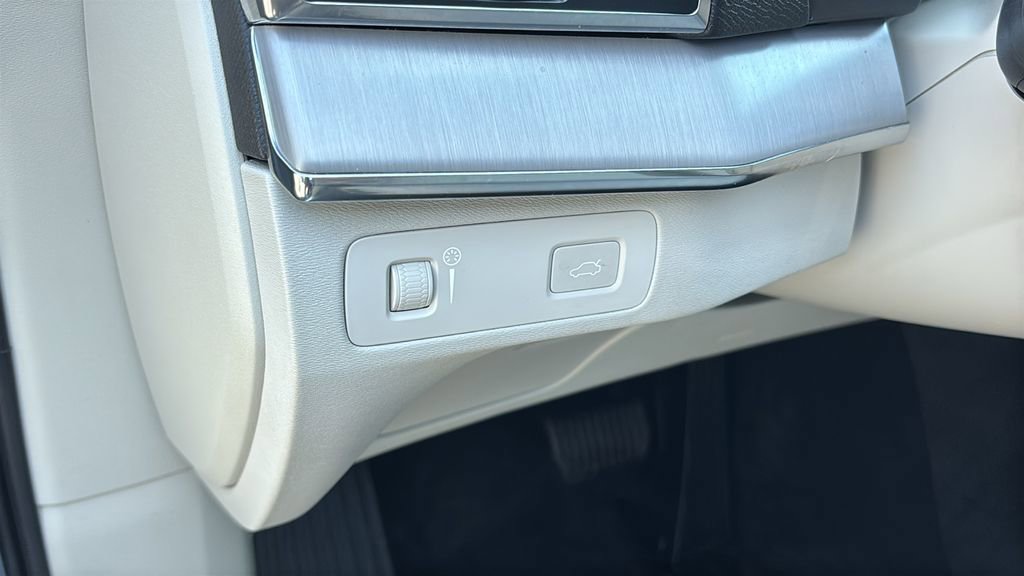 Used 2022 Volvo XC90 T5 Momentum w/ Climate Package image 14