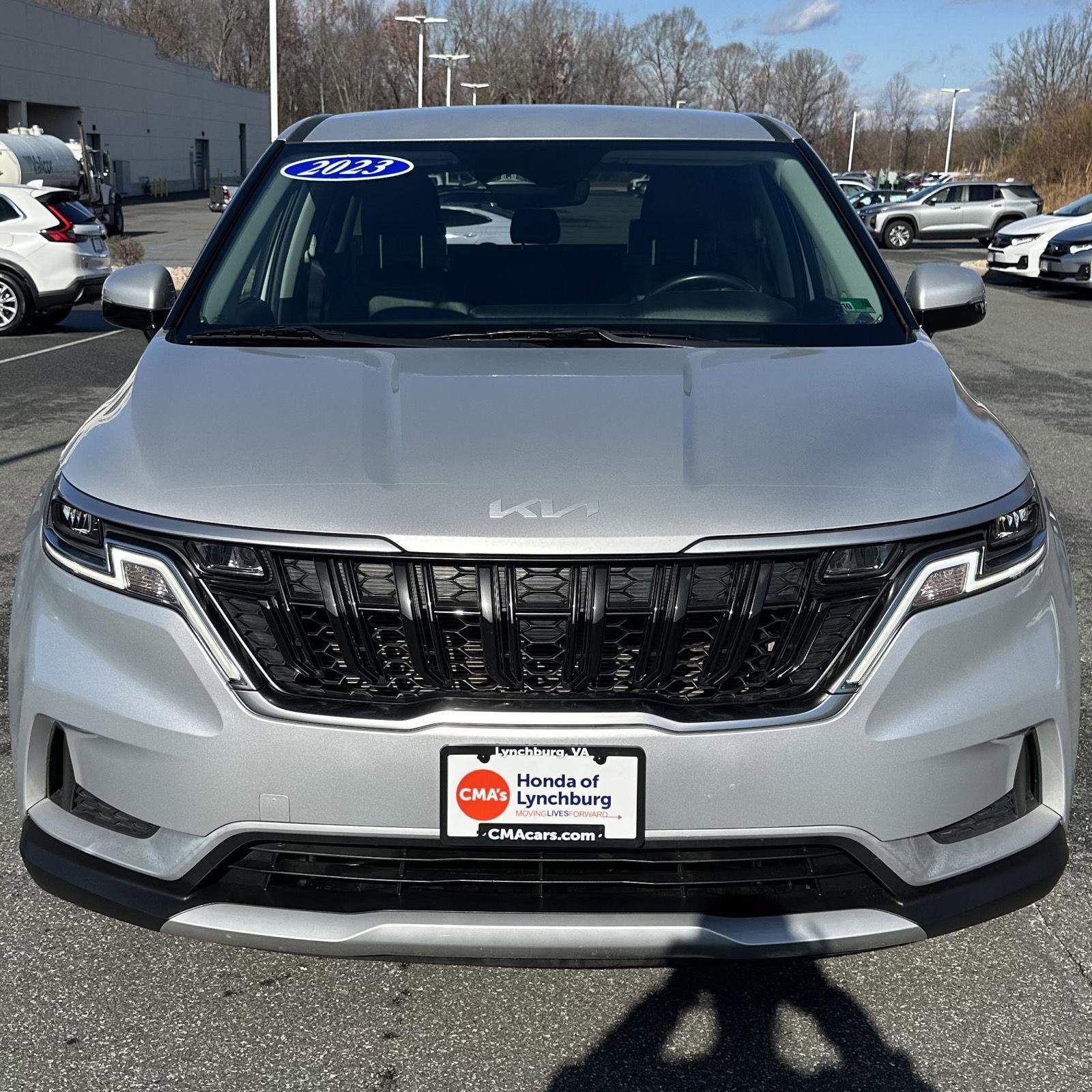 Used 2023 Kia Carnival LX w/ Paint Protection Package image 8