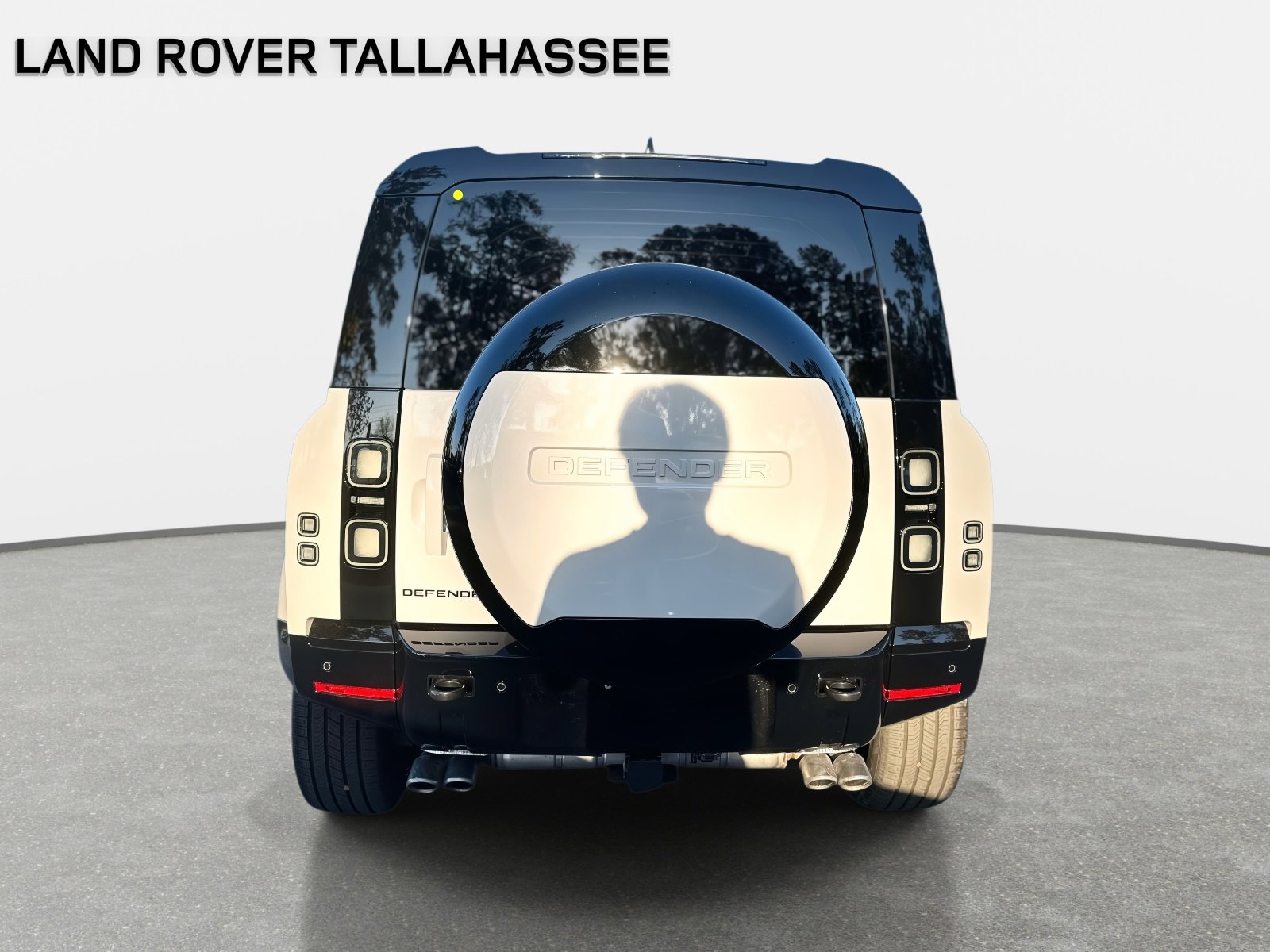 New 2026 Land Rover Defender 110 X-Dynamic SE image 3