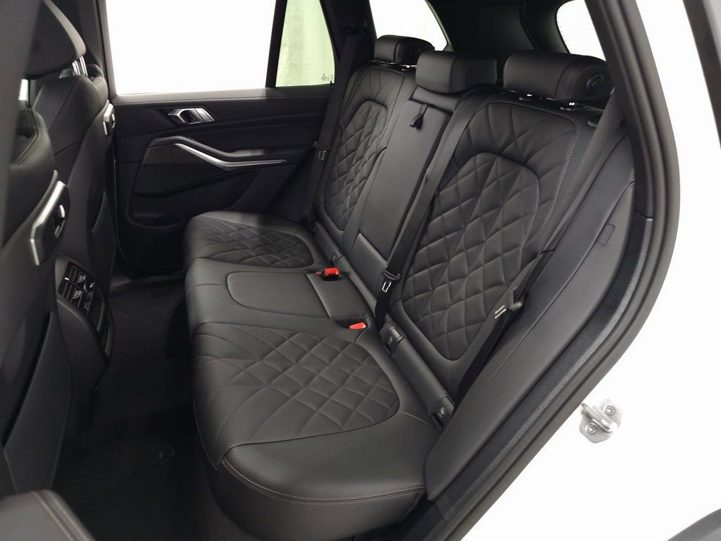 Used 2026 BMW X5 xDrive40i w/ Parking Assistance Package AWD/4WD image 28