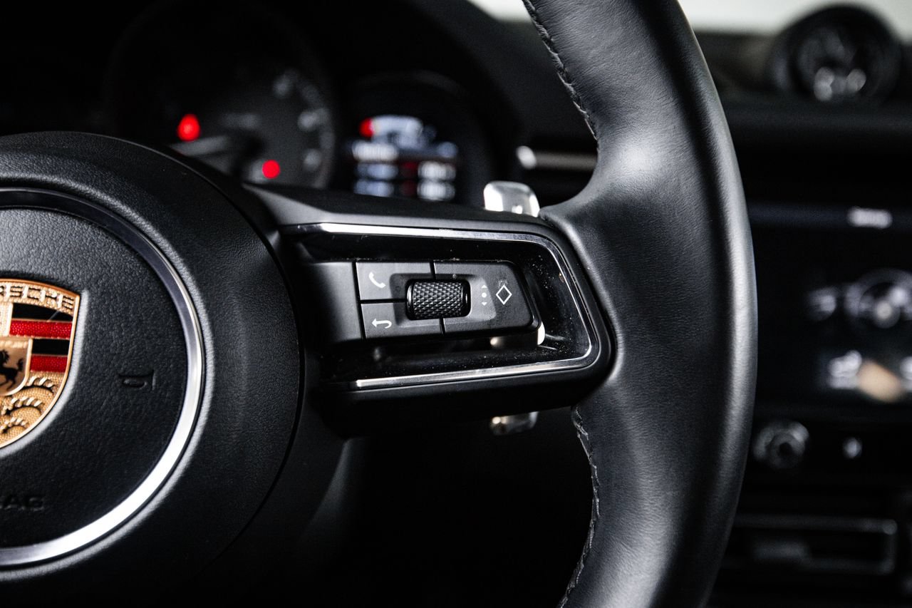 Certified 2023 Porsche Macan AWD/4WD image 16