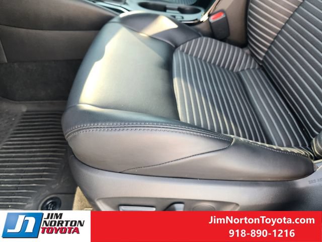 Used 2025 Toyota Corolla XSE FWD image 24
