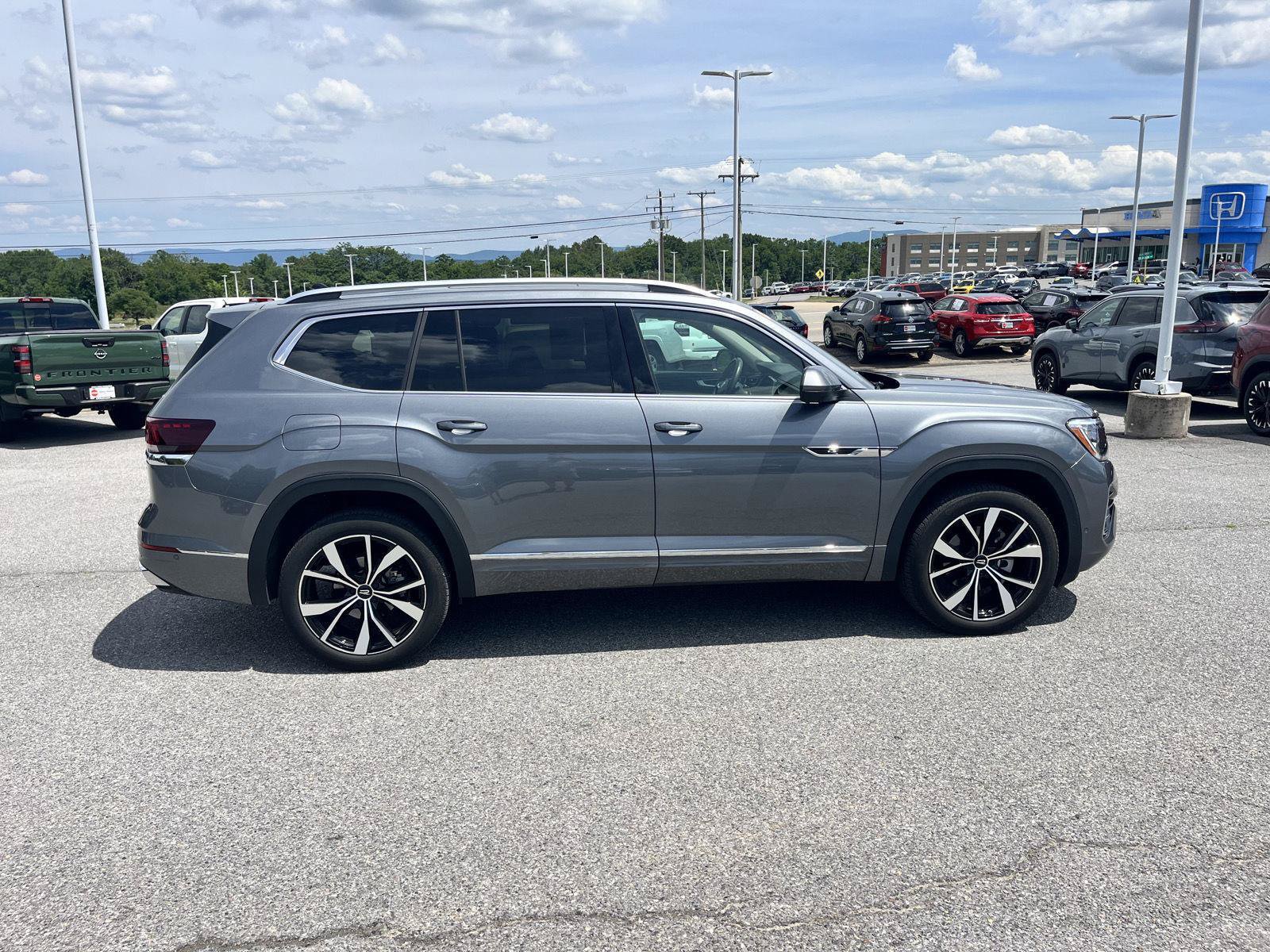 Used 2024 Volkswagen Atlas SEL Premium R-Line AWD/4WD image 8