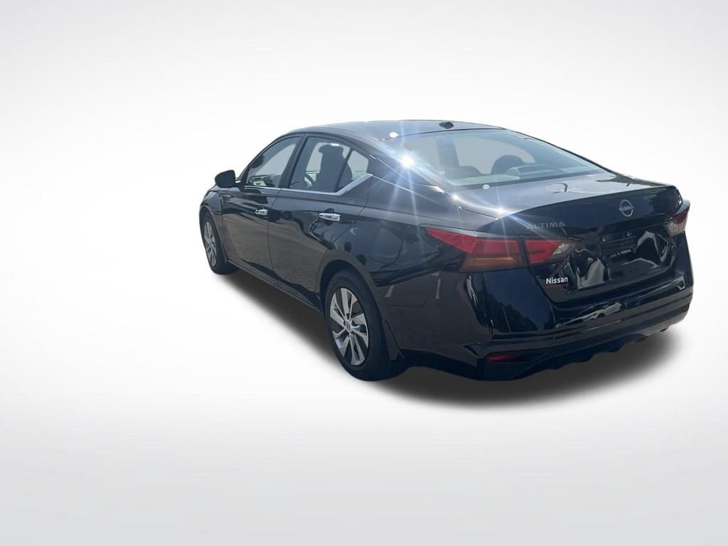 Certified 2025 Nissan Altima 2.5 S FWD image 2