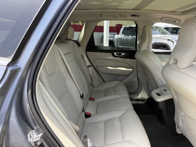 Used 2021 Volvo XC60 T5 Momentum w/ Advanced Package AWD/4WD image 29