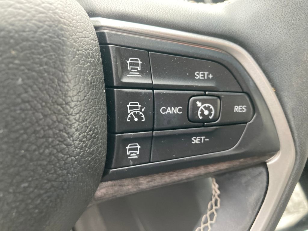 Used 2023 Jeep Grand Cherokee Limited w/ Luxury Tech Group II image 43