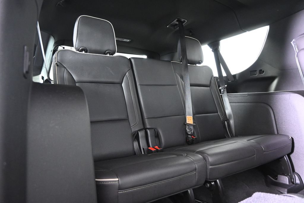 Used 2021 Chevrolet Suburban Premier w/ Premium Package AWD/4WD image 17