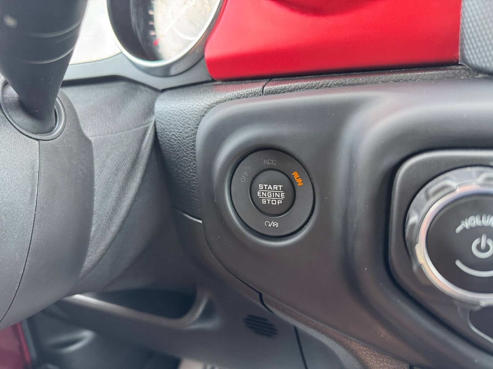 Used 2021 Jeep Wrangler Unlimited Rubicon w/ Cold Weather Group AWD/4WD image 6
