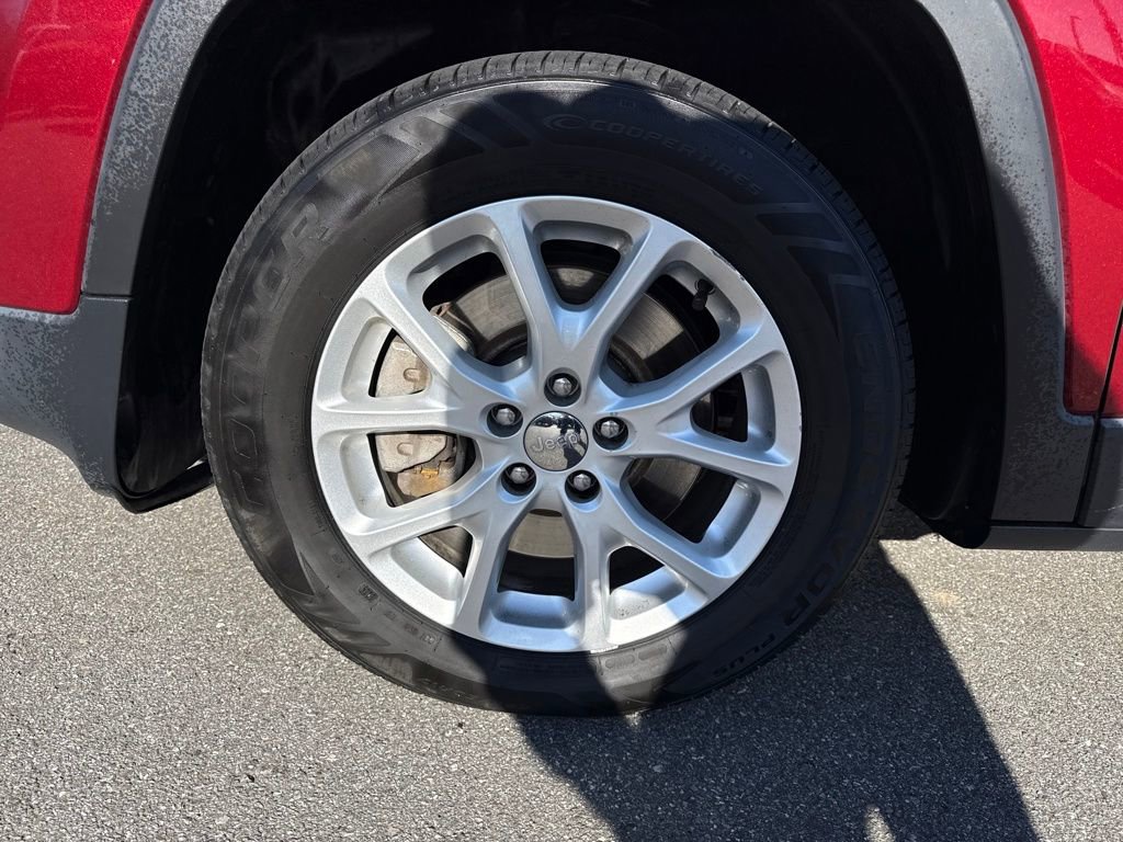 Used 2016 Jeep Cherokee Sport image 26