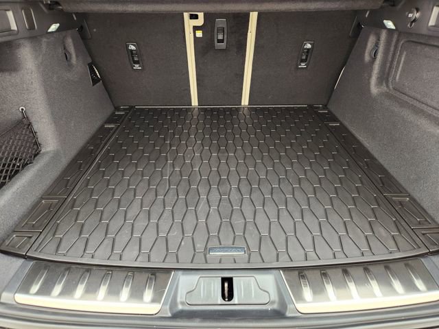 Used 2026 Jaguar F-PACE R-Dynamic S image 23