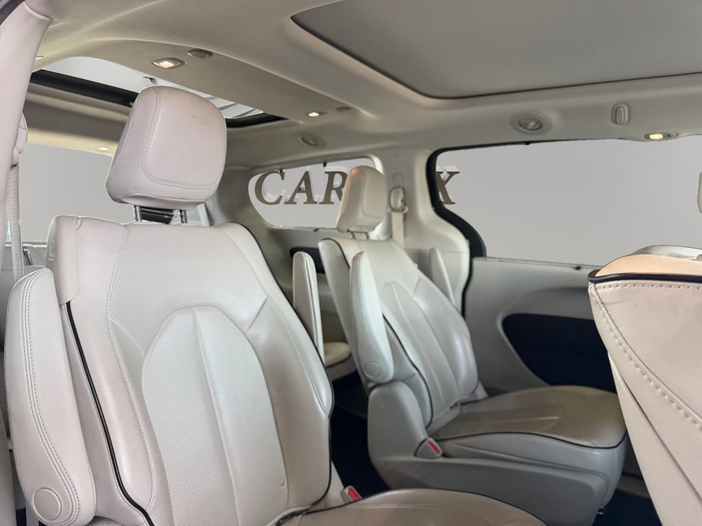 Used 2018 Chrysler Pacifica Limited w/ Advanced Safetytec Group FWD image 16