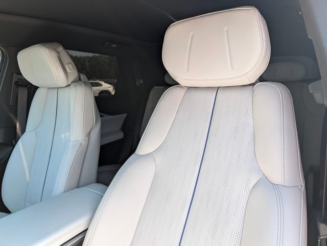 Used 2025 Cadillac Lyriq Sport w/ LPO, Floor Liner Package AWD/4WD image 13