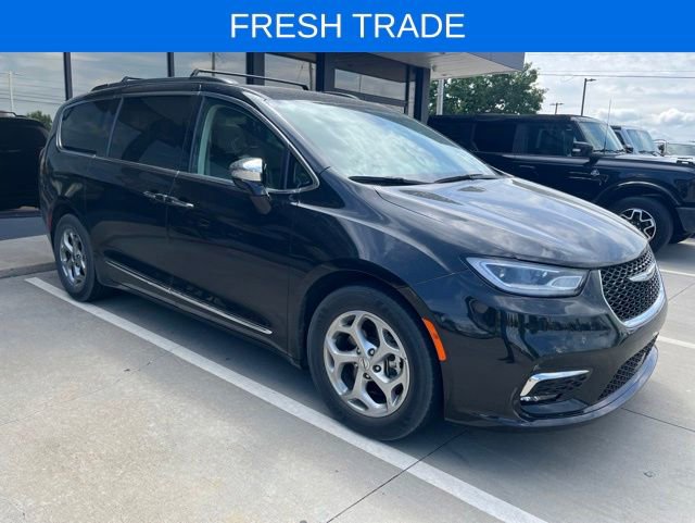Used 2023 Chrysler Pacifica Limited FWD image 1