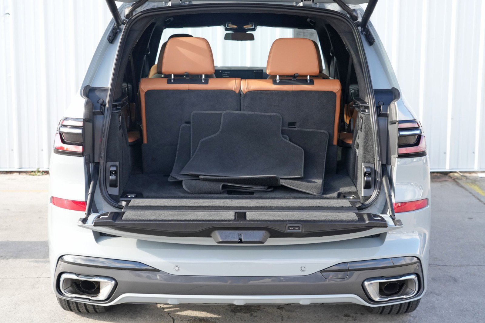 Used 2023 BMW X7 xDrive40i w/ M Sport Package image 10