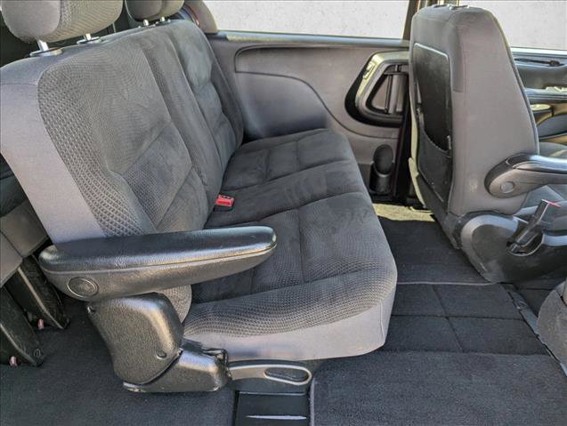 Used 2018 Dodge Grand Caravan SE image 28