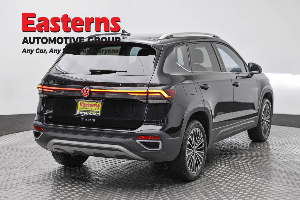 Used 2025 Volkswagen Taos SE FWD image 6
