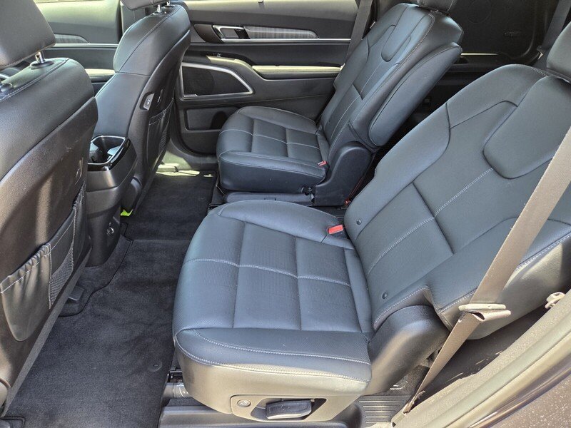 Certified 2025 Kia Telluride EX w/ EX Captain's Chair Package FWD image 13