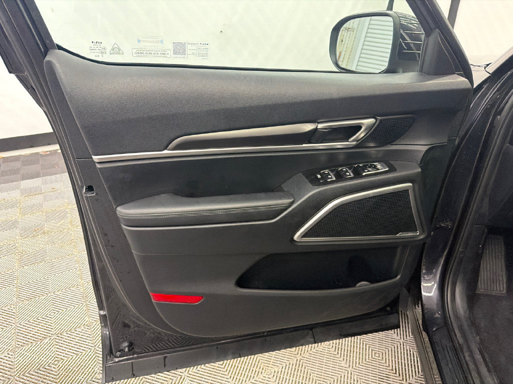 Used 2025 Kia Telluride S FWD image 10