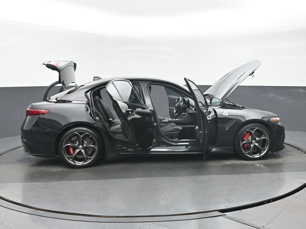 Used 2022 Alfa Romeo Giulia Quadrifoglio RWD image 41