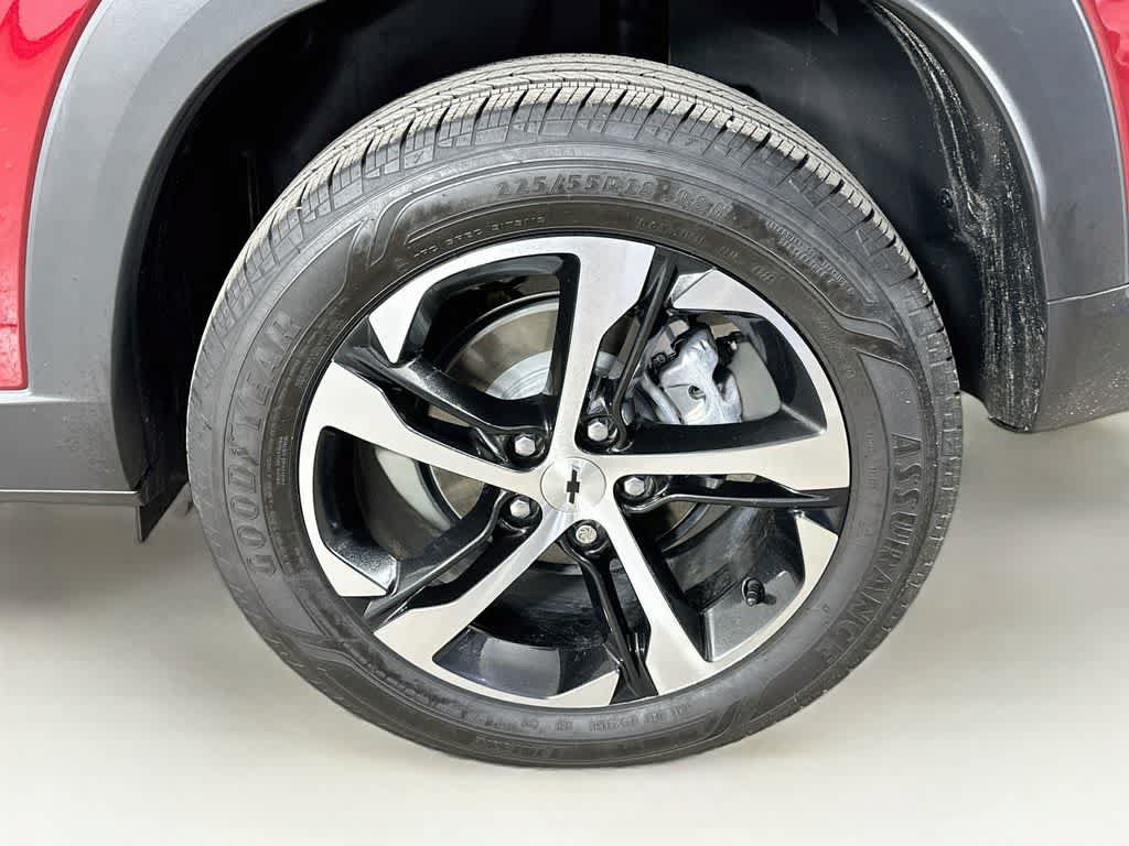 Used 2025 Chevrolet Trax RS FWD image 8