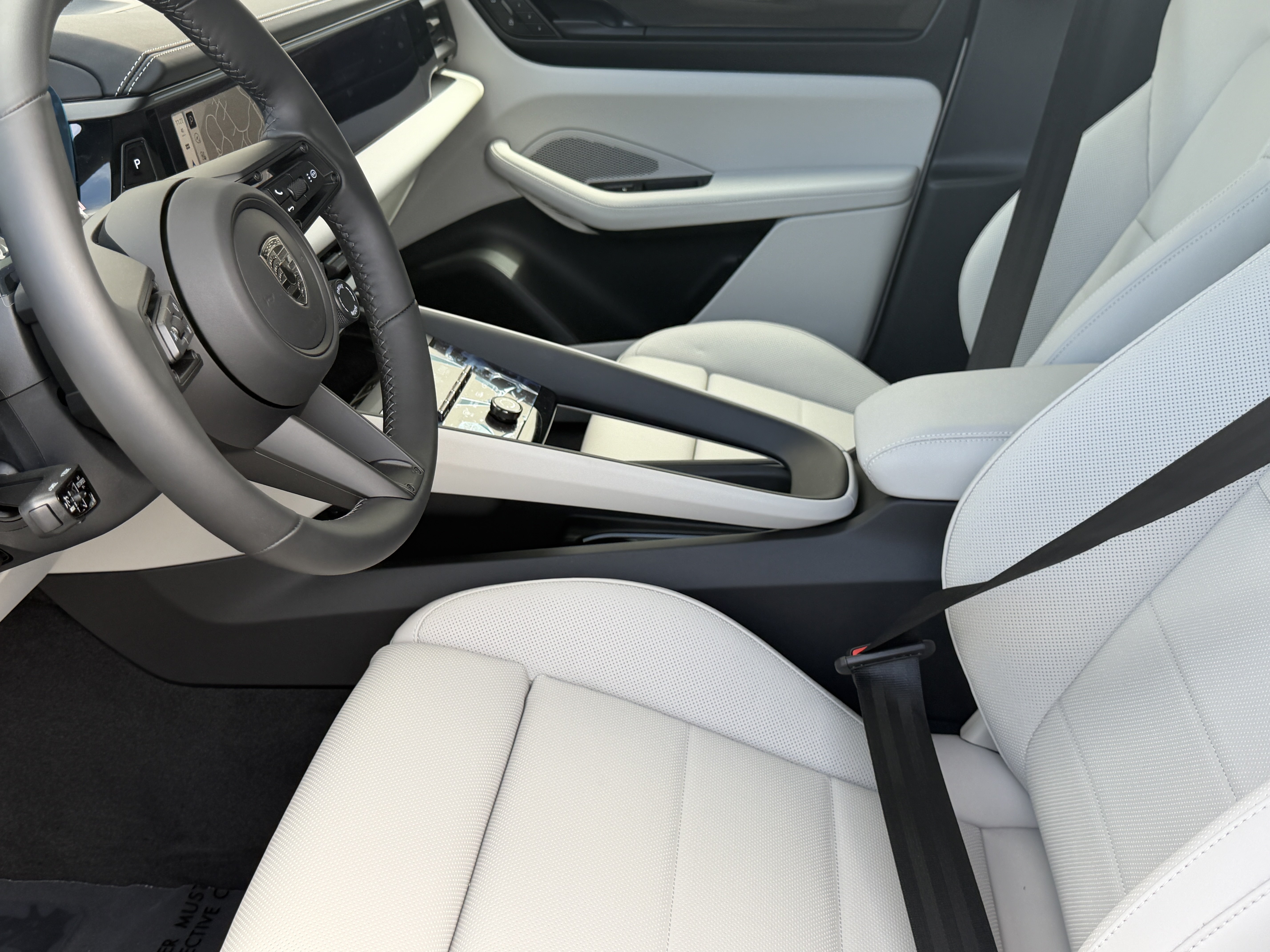 New 2026 Porsche Macan Turbo Electric AWD/4WD image 4