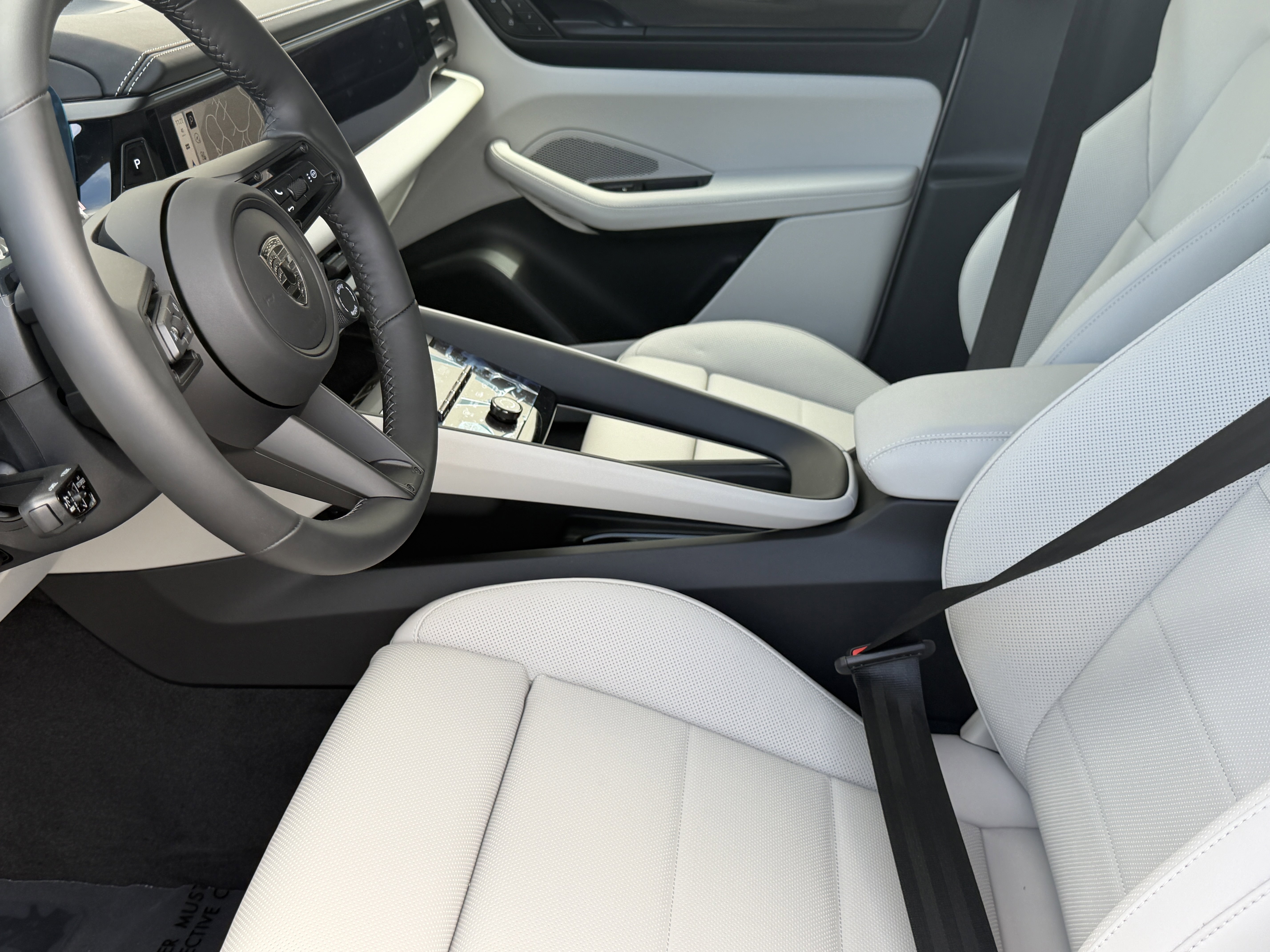 New 2026 Porsche Macan Turbo Electric image 4