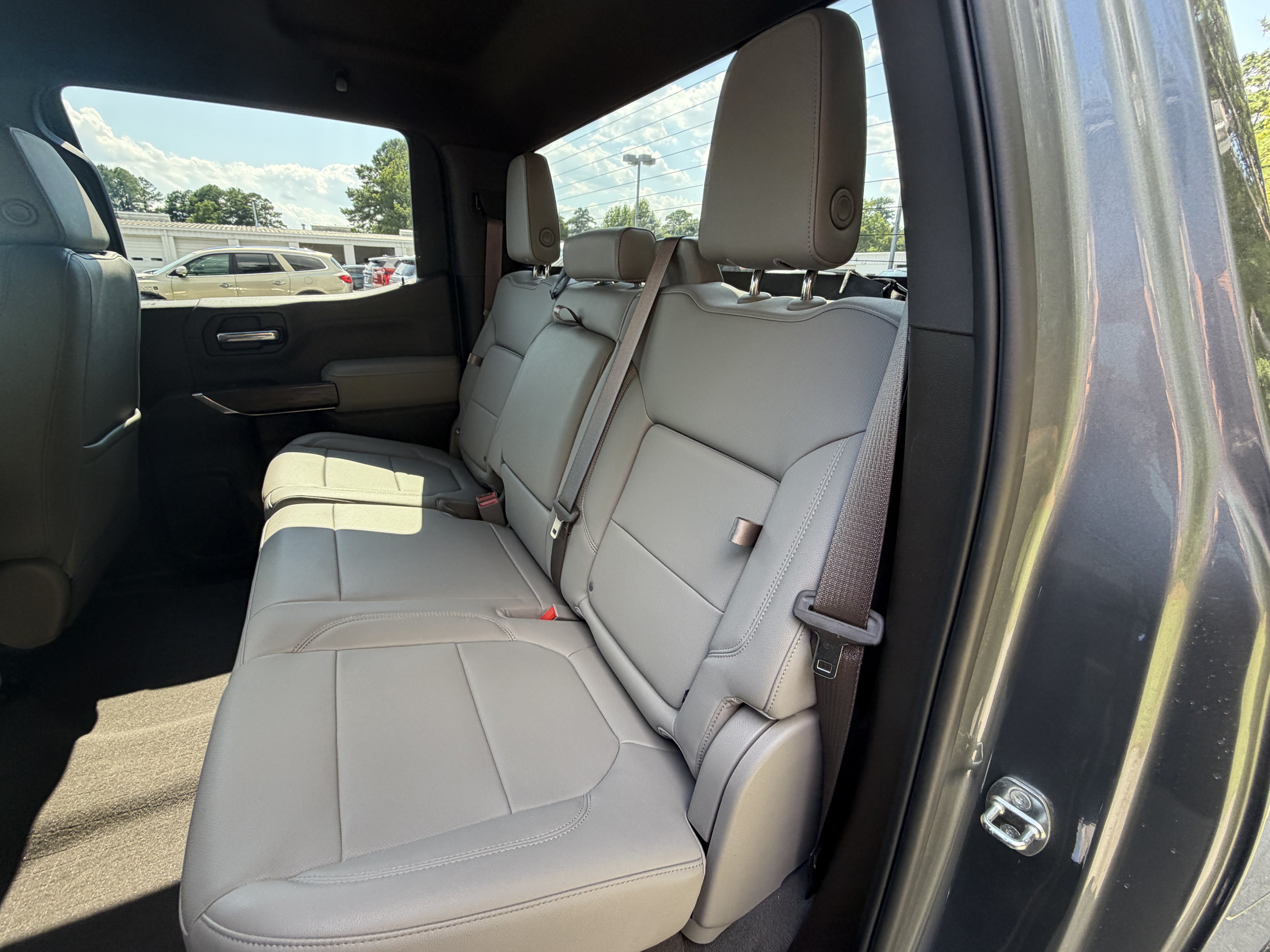 Used 2021 GMC Sierra 1500 SLT w/ X31 Off-Road Package AWD/4WD image 17