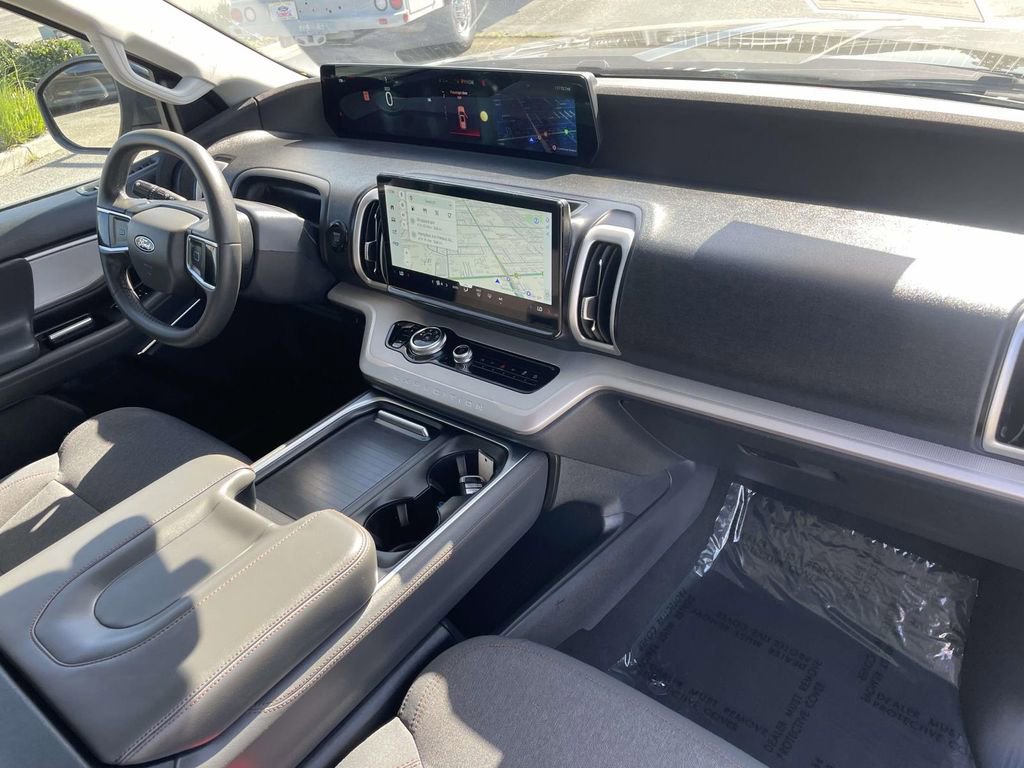 Certified 2025 Ford Expedition Active image 30