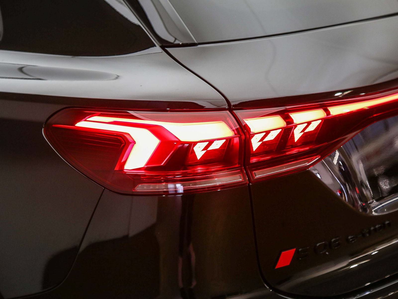 New 2027 Audi SQ6 e-tron Prestige AWD/4WD image 12