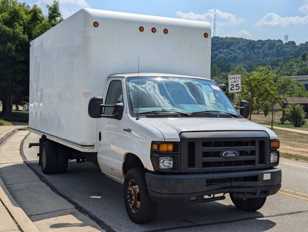 Used 2016 Ford E-450 and Econoline 450 Super Duty RWD image 2