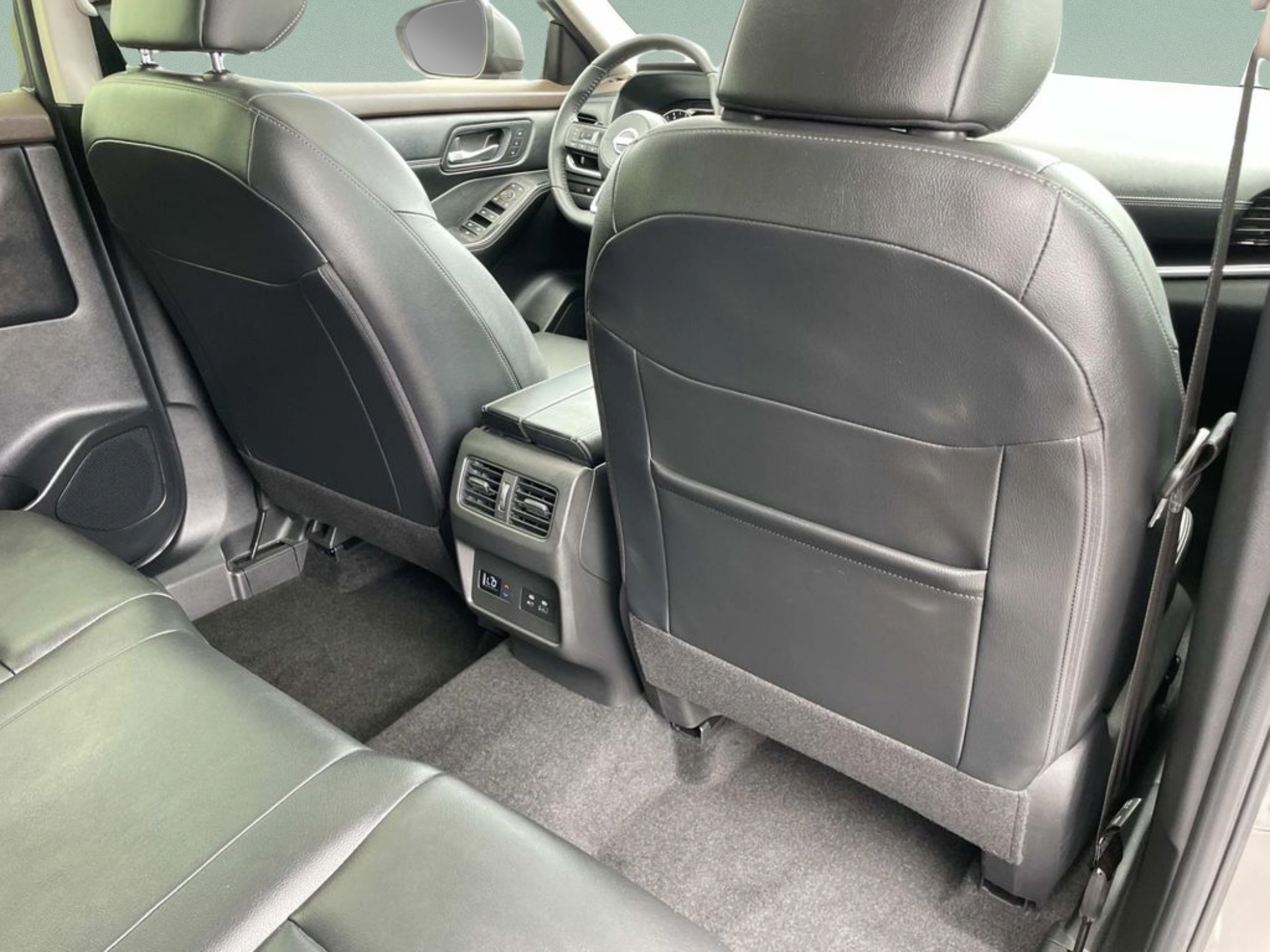 Used 2023 Nissan Rogue SL w/ SL Premium Package FWD image 15