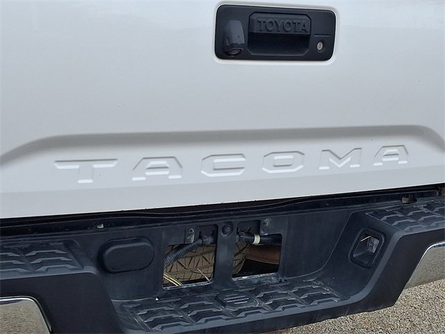 Used 2017 Toyota Tacoma SR5 w/ SR5 Appearance Package (SM) image 29