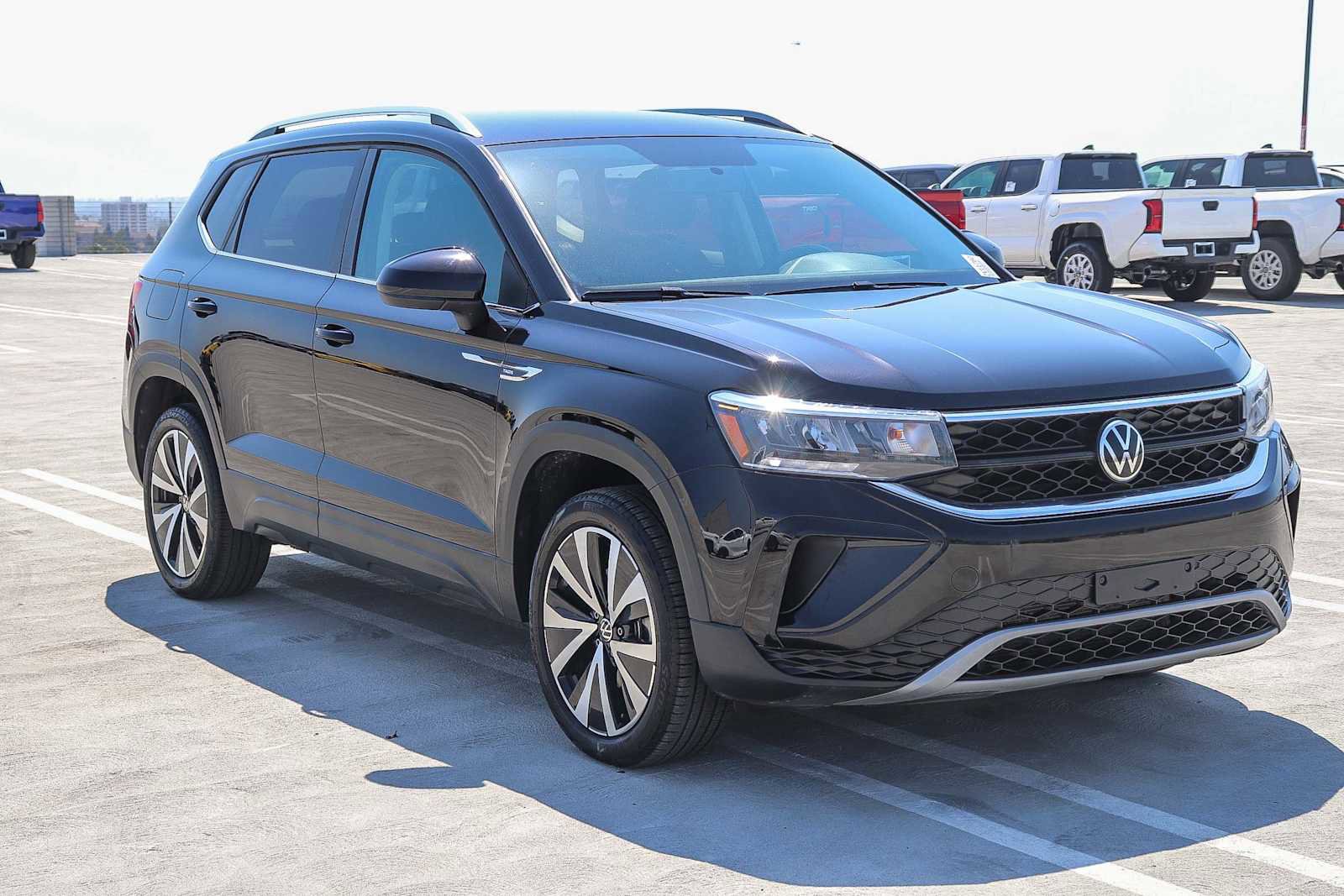 Used 2022 Volkswagen Taos SE image 3