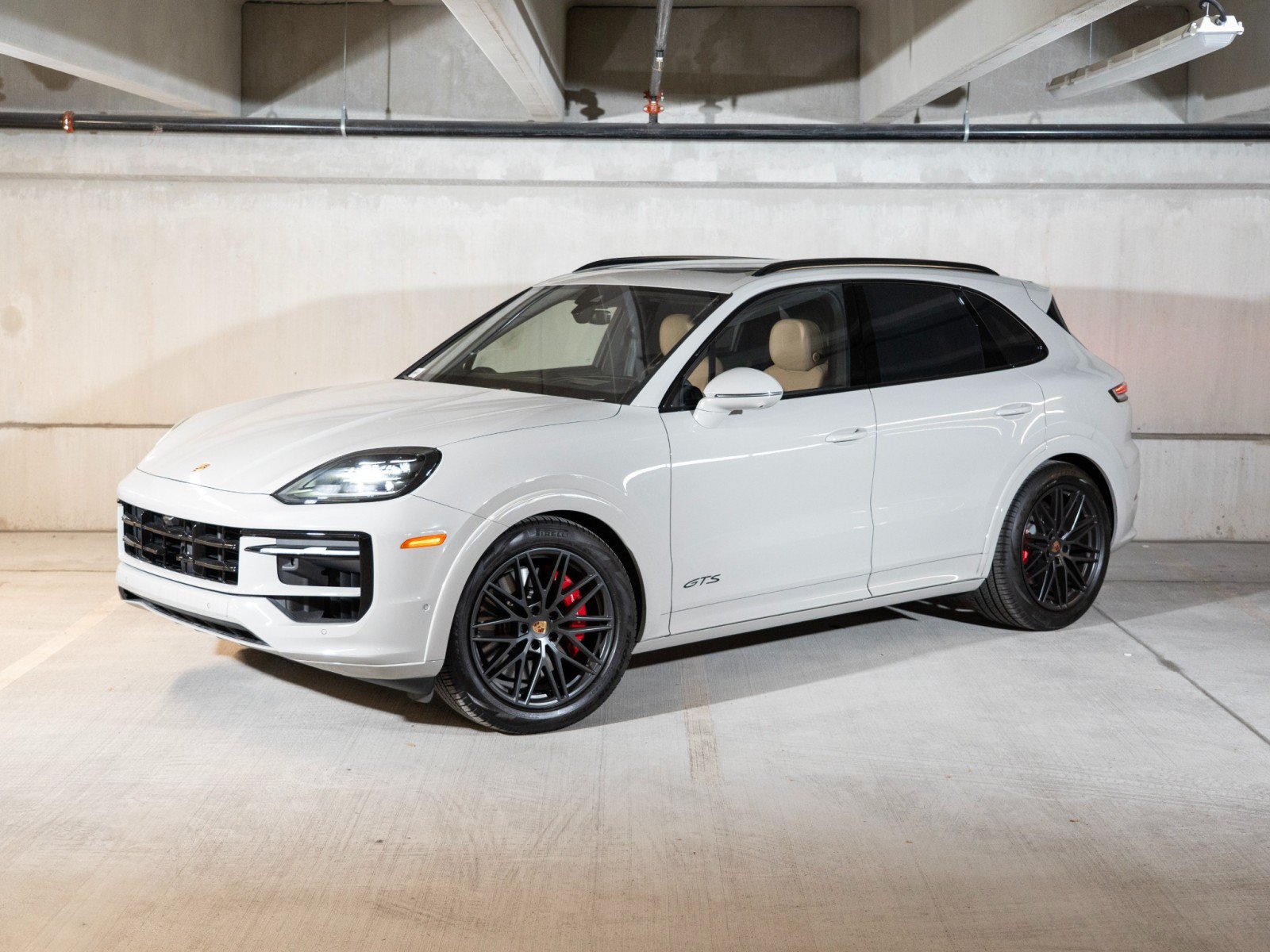 Used 2025 Porsche Cayenne GTS AWD/4WD image 1