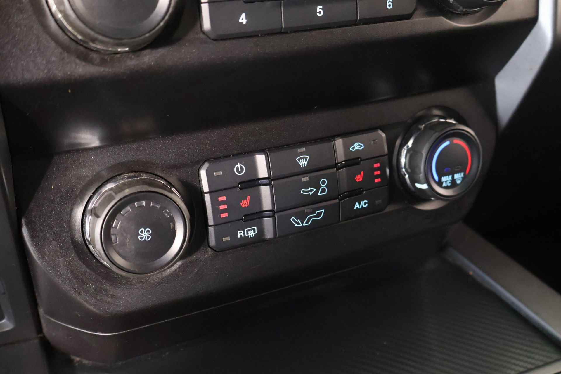 Used 2019 Ford F150 XLT w/ Equipment Group 302A Luxury AWD/4WD image 9