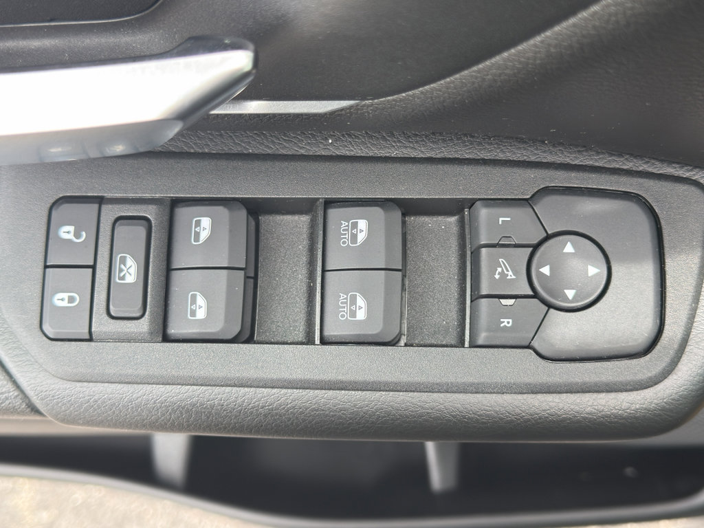 Used 2025 RAM 1500 Big Horn AWD/4WD image 12