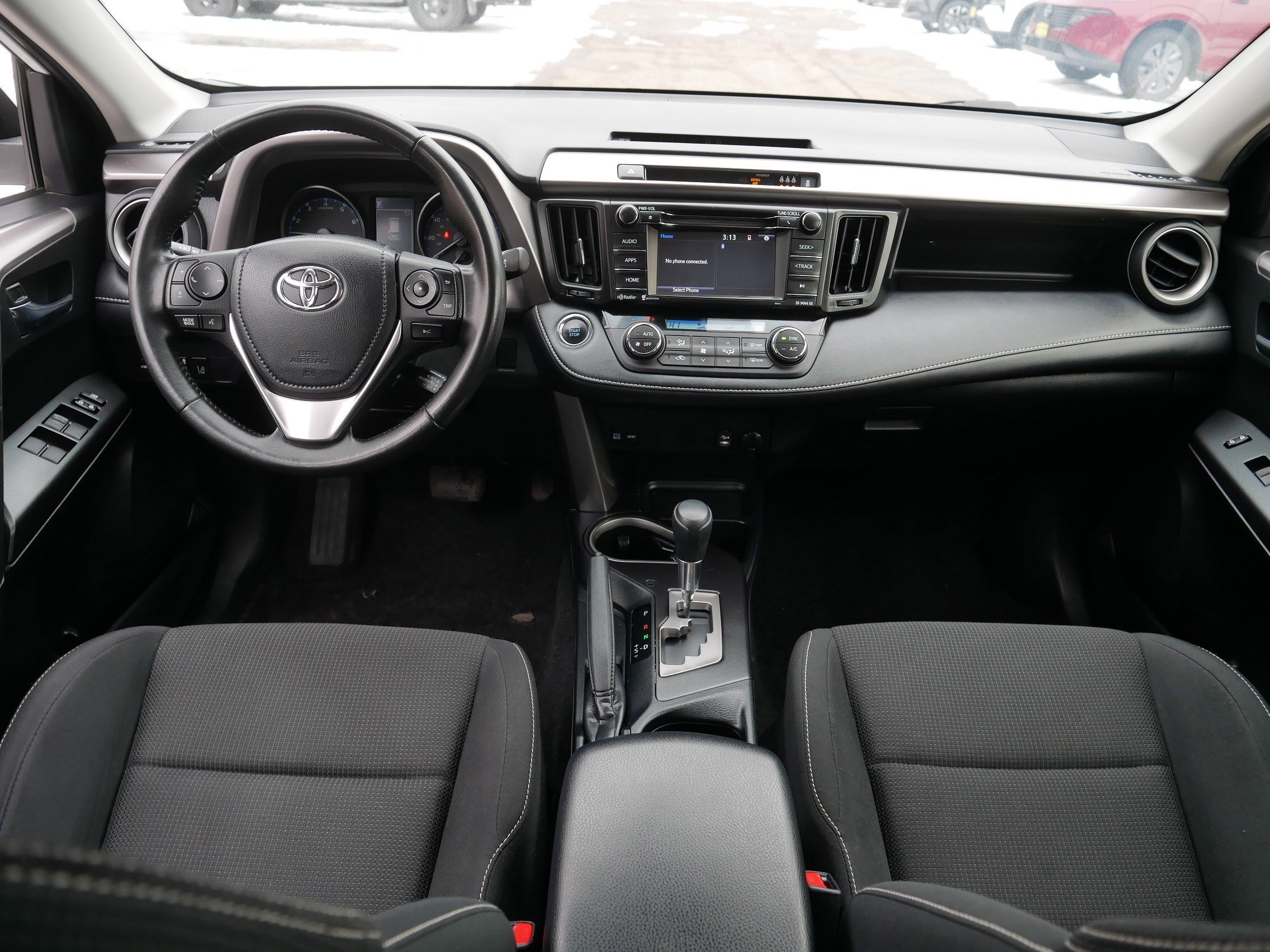 Used 2018 Toyota RAV4 XLE image 10