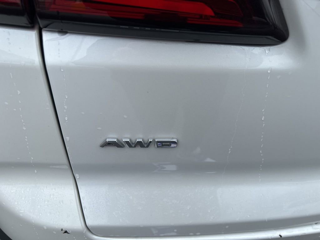 Used 2023 Cadillac XT4 Luxury w/ Cold Weather Package image 11