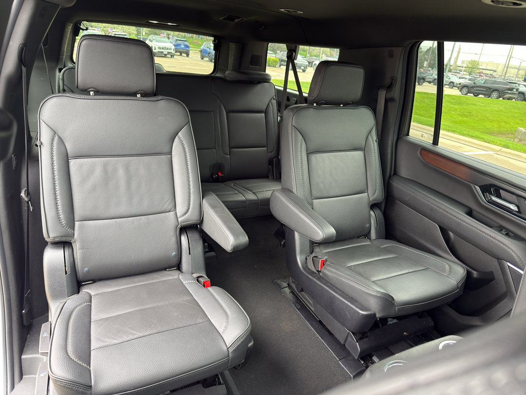 Used 2025 GMC Yukon XL Denali AWD/4WD image 42