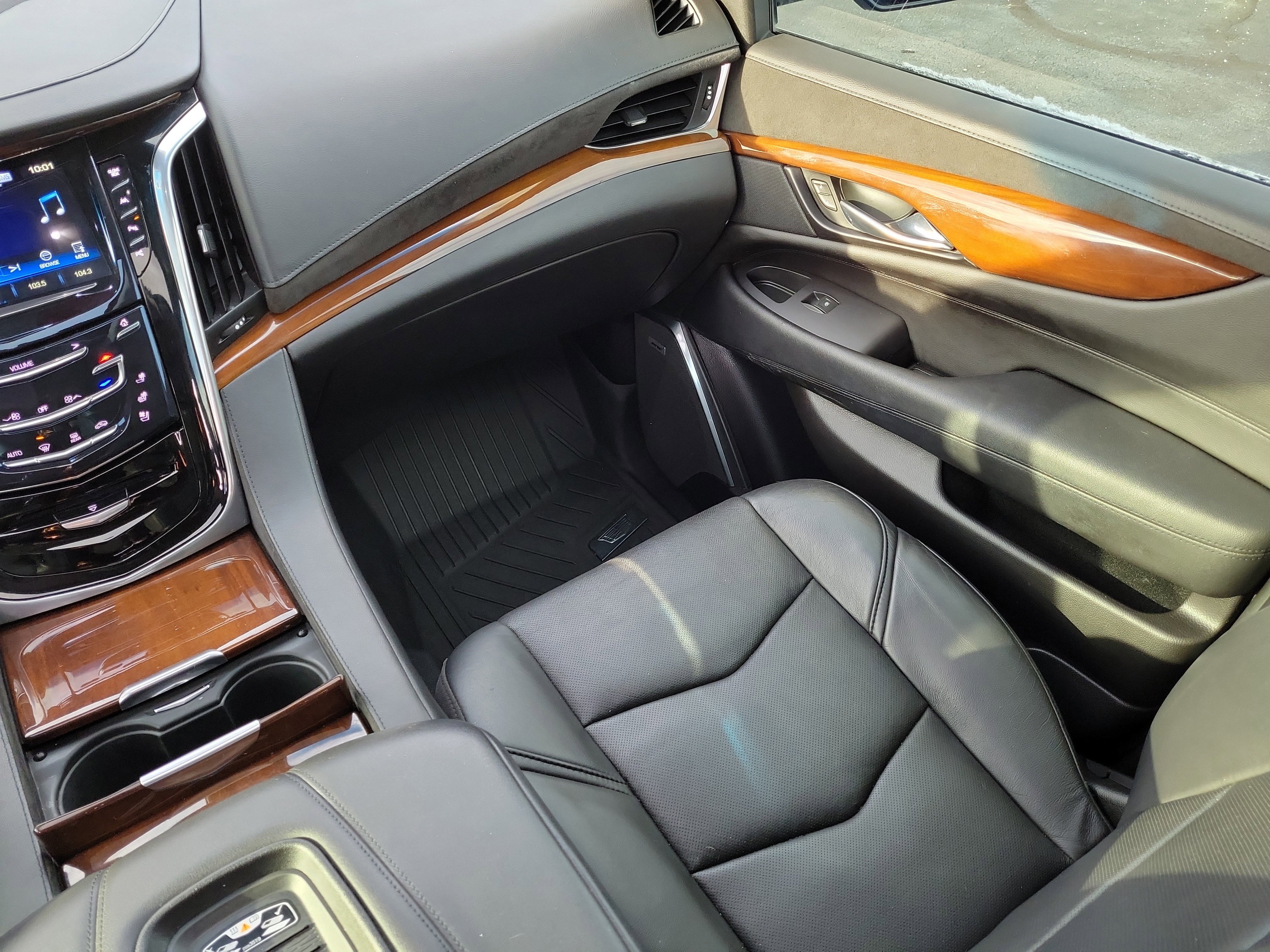 Used 2019 Cadillac Escalade ESV Luxury image 17