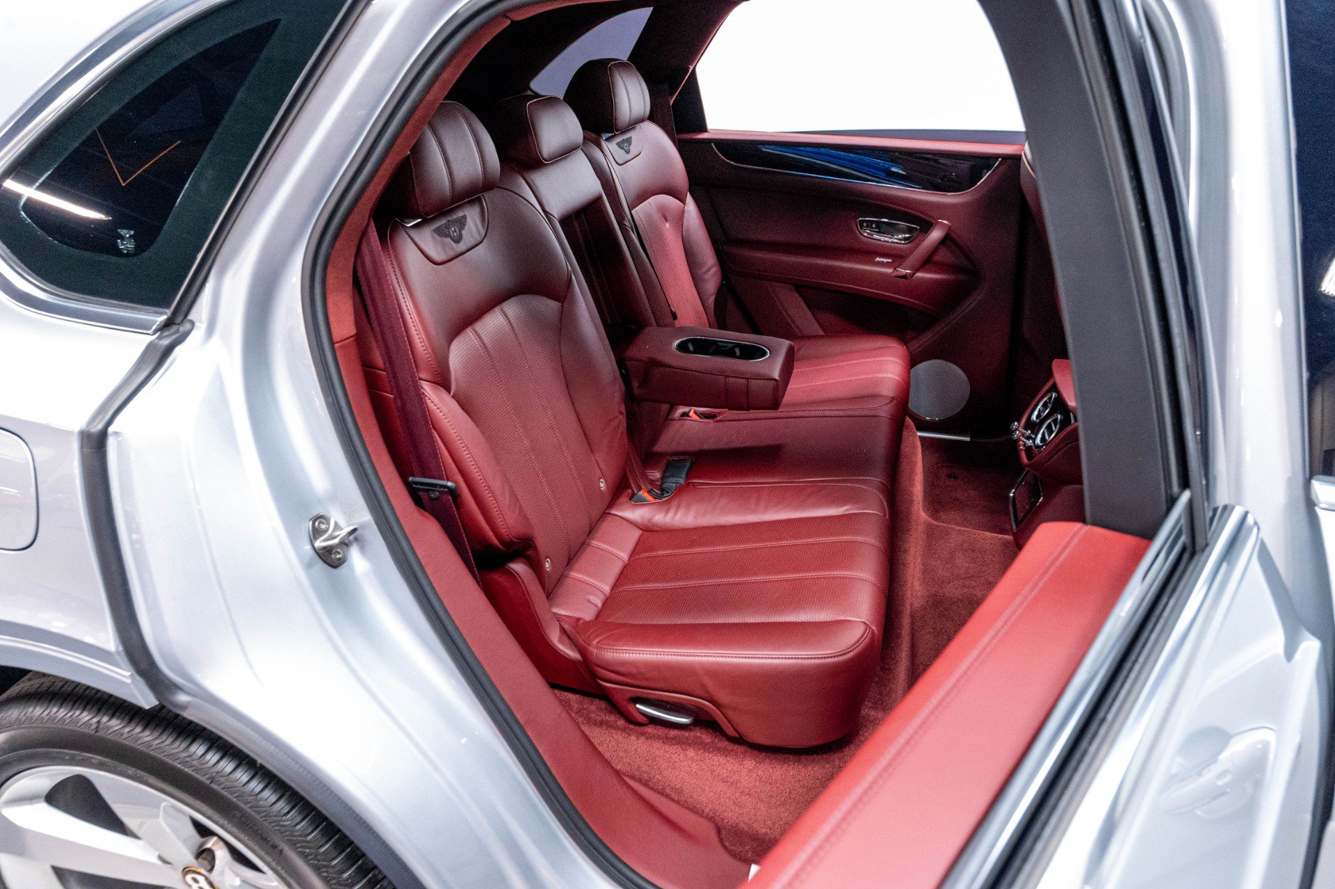 Used 2020 Bentley Bentayga AWD/4WD image 36