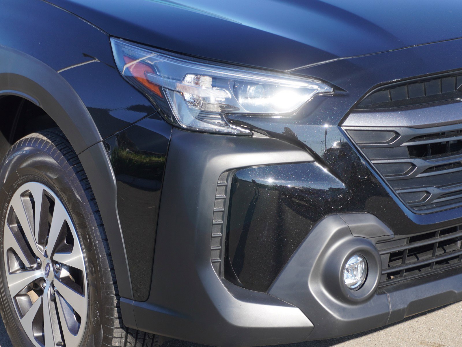 Used 2025 Subaru Outback Premium image 3