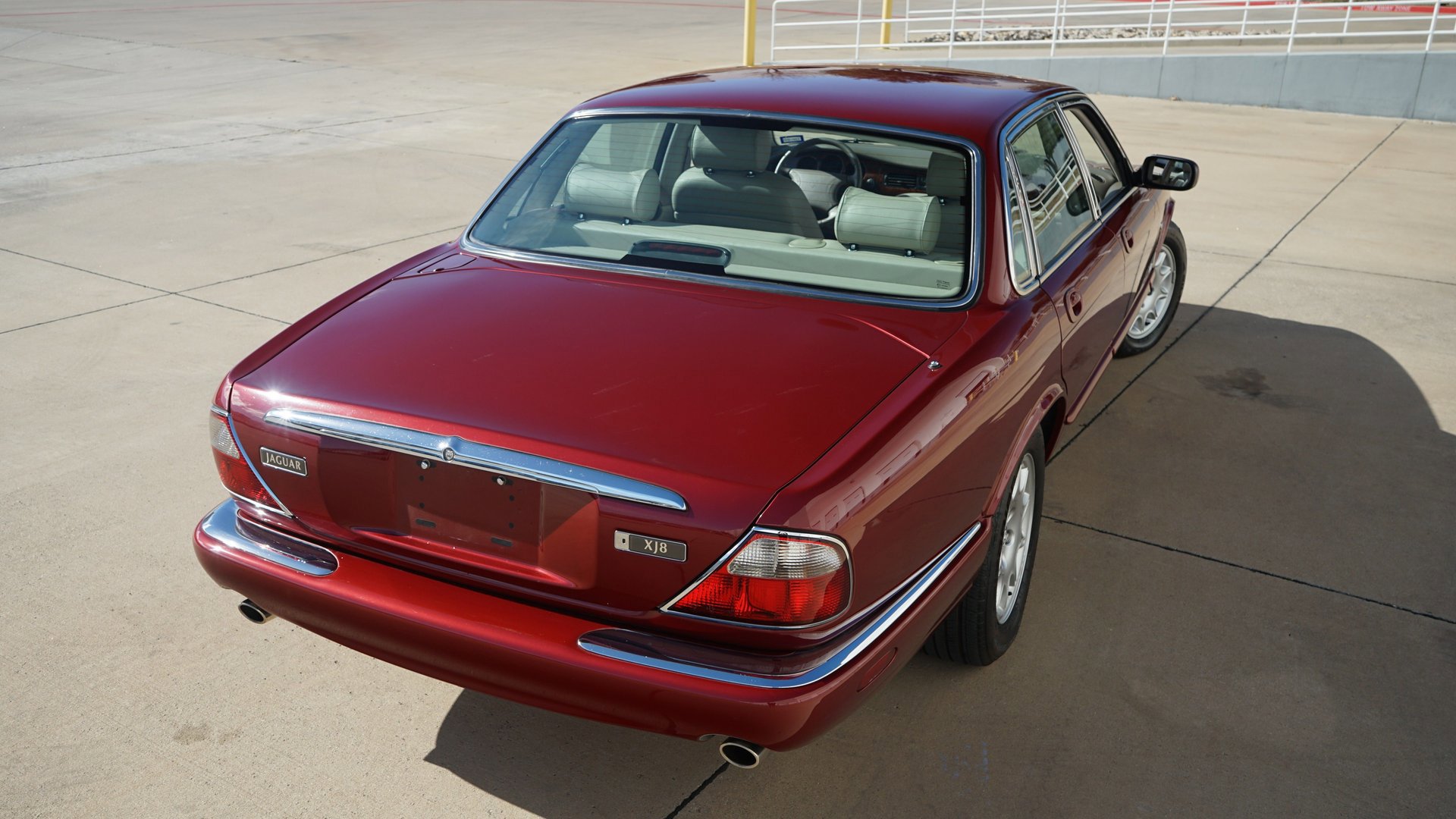 Used 1999 Jaguar XJ8 image 14
