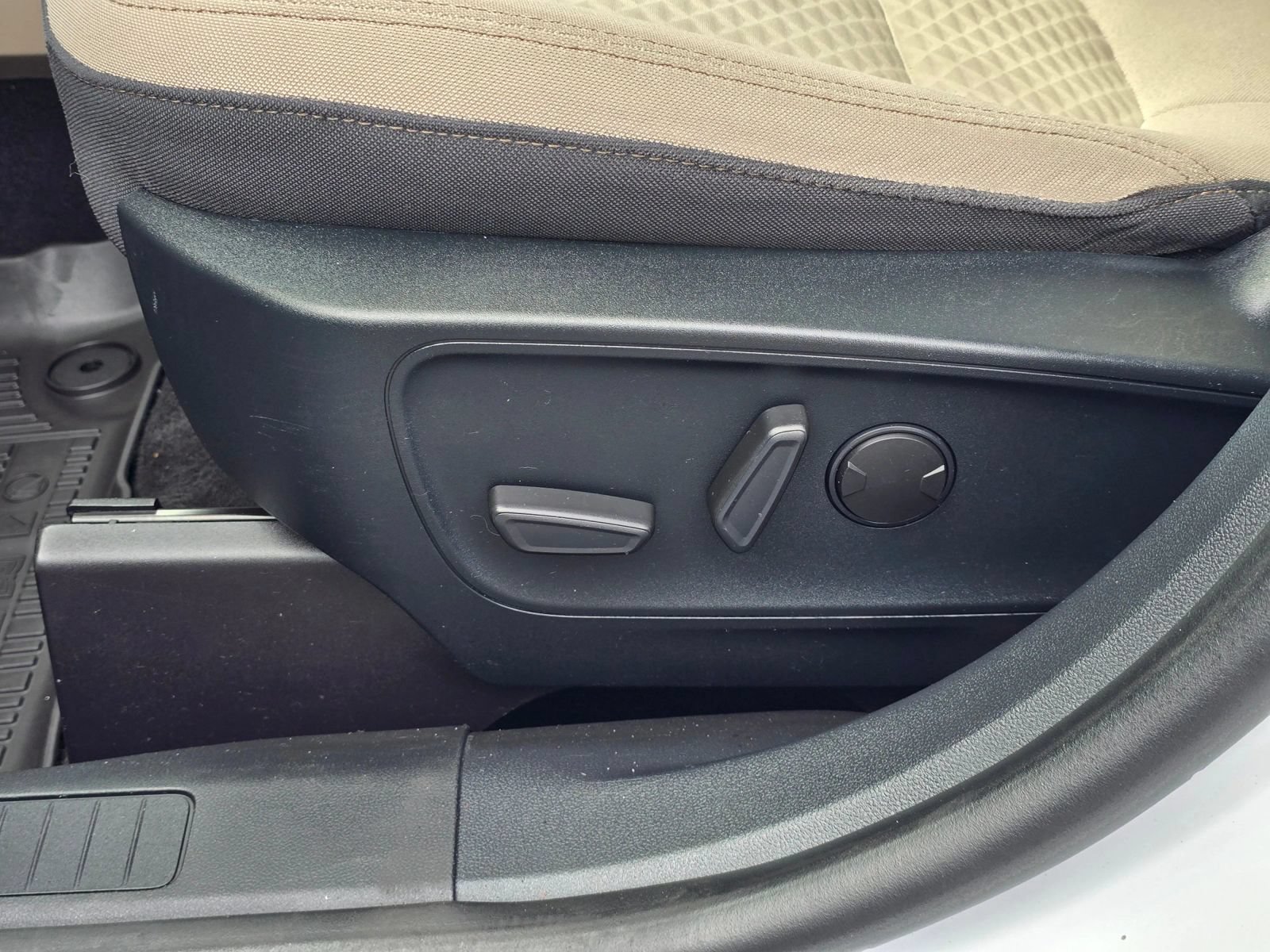 Used 2020 Ford Escape SE AWD/4WD image 25